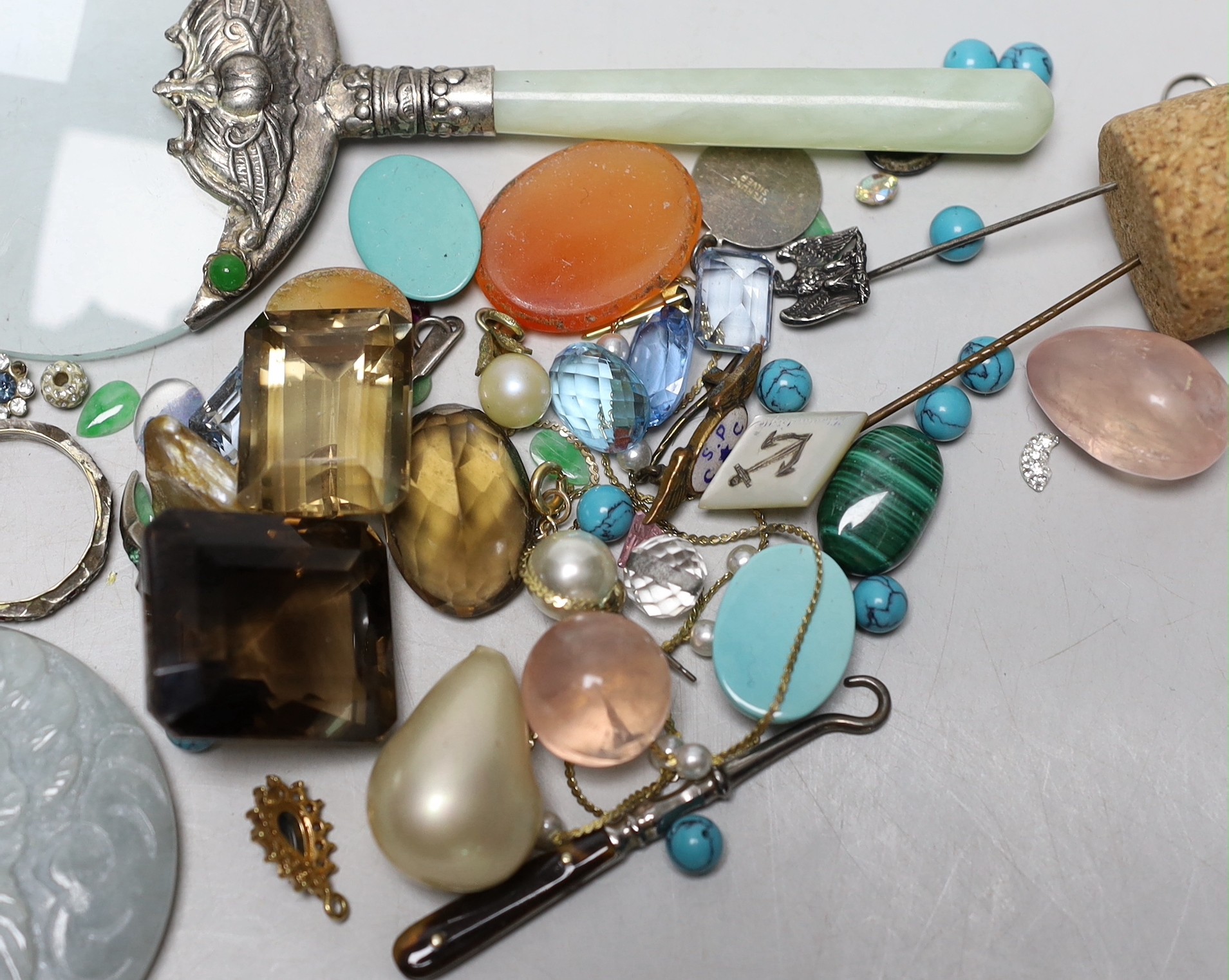 Mixed jewellery etc. including costume, loose stones, agate pebbles, etc.